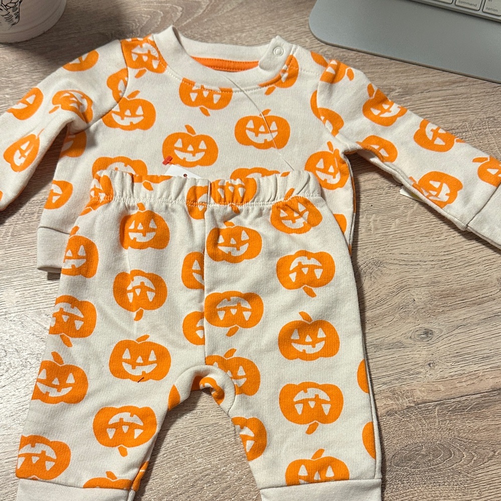 Cat & Jack Orange Pumpkin Print Kids Set size newborn. Nwt